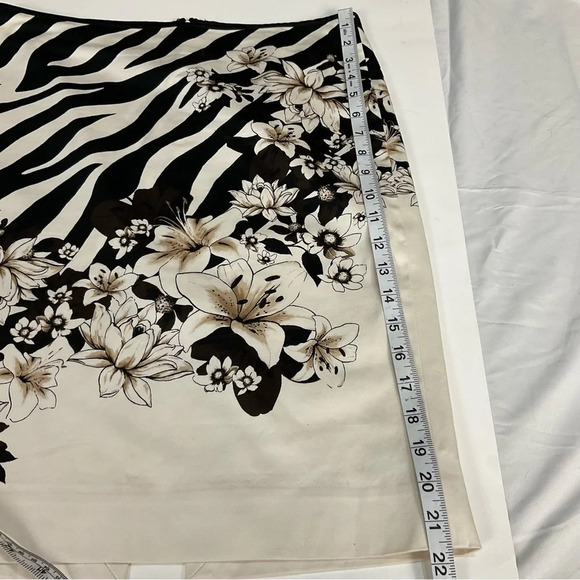 WHITE HOUSE BLACK MARKET SKIRT-SIZE 4 ZEBRA PRINT AND FLOWERS - Picture 3 of 12